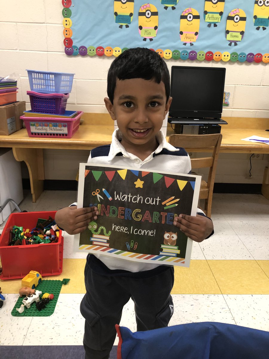 mrspecorino22's tweet photo. Kindergarten here we come! 😍📚🏫✏️🖍#supplydropoff #huskypride #pecorinopack #kindergartenherewecome @teamhillside https://t.co/3rHIag9fWu