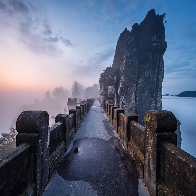 Prehistoric ship sailing in the fog.⁠
.⁠
.⁠
.⁠
.⁠
#moodygrams #roamtheplanet #mist_vision #rsa_fog #earthfocus #discoverglobe  #bohemianjourneys #exploretocreate #igerscz #earthcapture #elbsandsteingebirge #ourplanetdaily #beyondthelands_ #mounta… ift.tt/2Hxqqpr