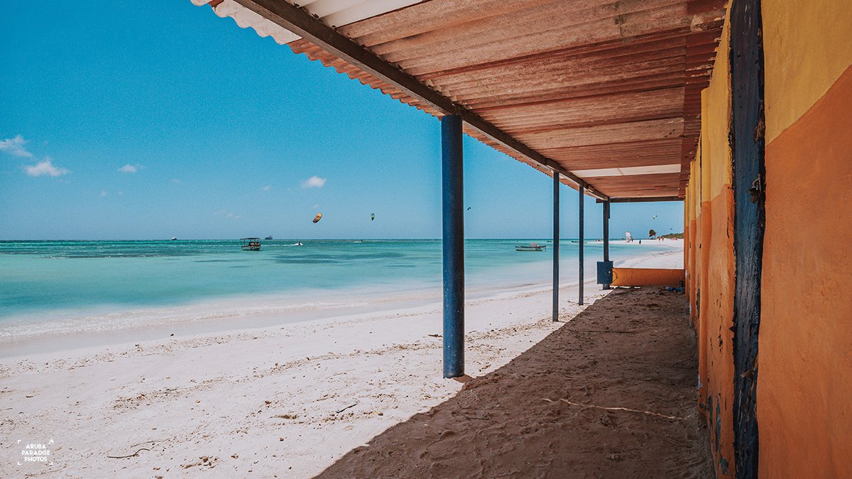 Fisherman Huts, a beautiful shallow watered beach where you can kite or windsurf all day long! 
#aruba #fishermanhuts ⠀
___
⠀
© copyrighted by Aruba Paradise Photos 
#onehappyisland #island #caribbean #travel #nature #naturephotography #sand #beaches #paradise #blue #ocean