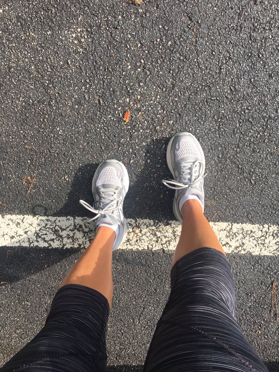 LindseyGCobb's tweet photo. @ASICSamerica thank you for giving me back the ability to run.  After months of excruciating heel pain and multiple other brands of running shoes I was about to give up on trying to run. I discovered the shoes and now I am running almost pain-free after only one week in them! https://t.co/5dQzlPfJwn