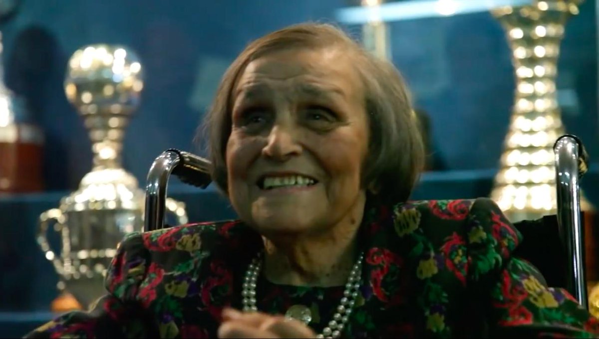 Nacional está de luto hoy por el fallecimiento, a los 102 años, de Raquel "Bibil" Delgado hija del ex presidente José María Delgado y protagonista de una historia de amor incondicional por la institución. A su familia, el más fuerte abrazo en nombre de todo Nacional