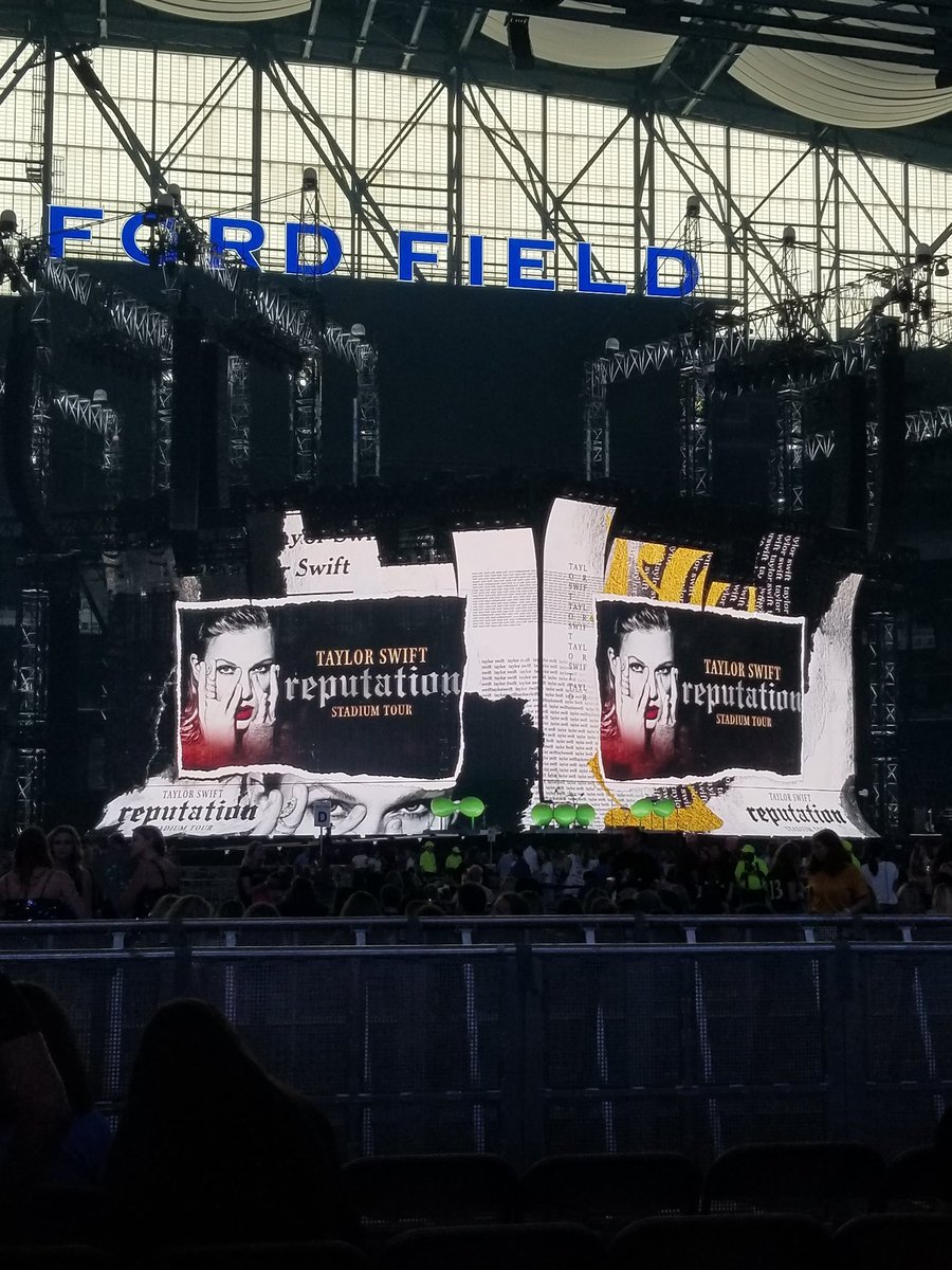 beginagainlover's tweet photo. Happy 1 year of #repTourDetroit aka the single greatest night of my life 😭😭🖤🐍🎉 https://t.co/0uphO3iE6p