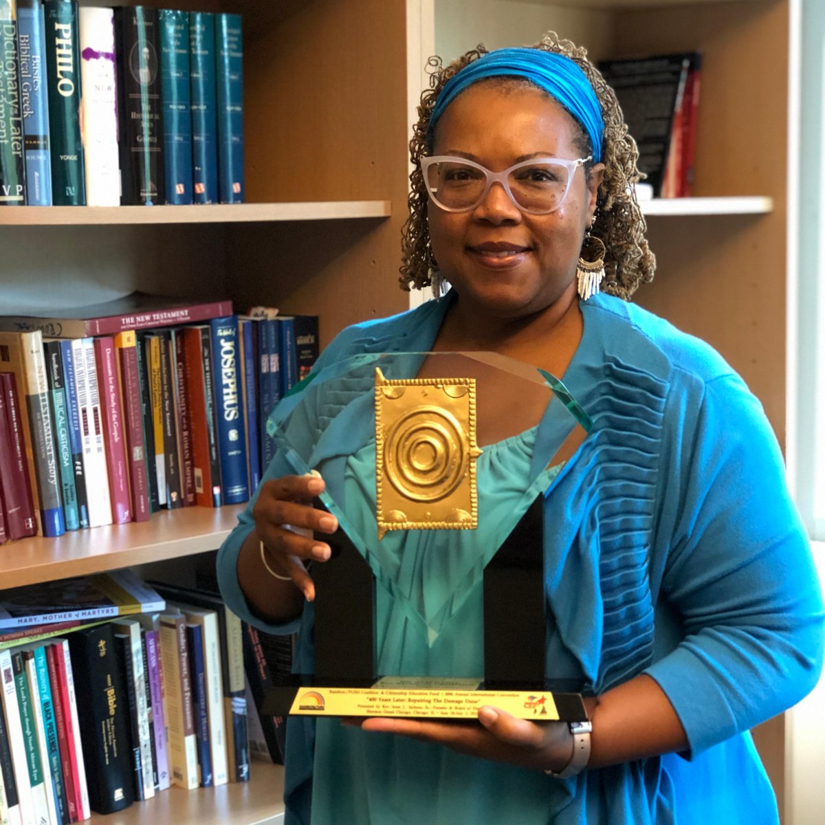 CTS_Chicago's tweet photo. Congratulations, Dean Stephanie Buckhanon Crowder on receiving the Legacy in Social Justice Award from Rainbow PUSH Coalition at their 48th Annual International Convention. 
Proud of you, Dr. Crowder! https://t.co/sCj5sPsbJA