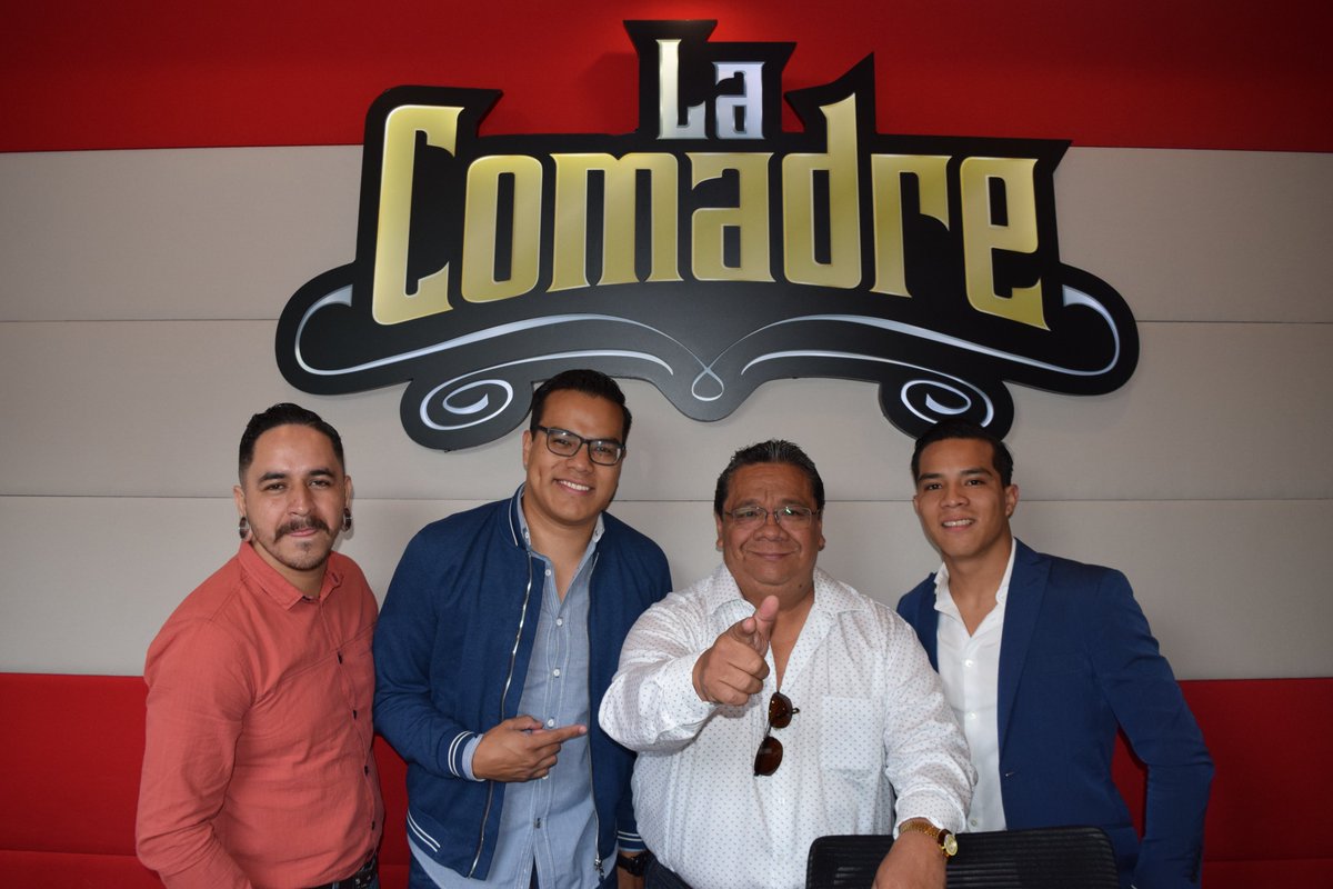 LaComadre_MX's tweet photo. ¡Comadritas, ya están aquí en la cabina de @ElHuarashow nuestros compitas de los @InterVaskez! Nos cuentan los detalles de todas las colaboraciones que tuvieron en su nuevo disco y mucho más. ¡Escúchanos a través de @iHeartRadioMx o en la 1260Am! 👇🏻 https://t.co/3t2iTjVPJ1
