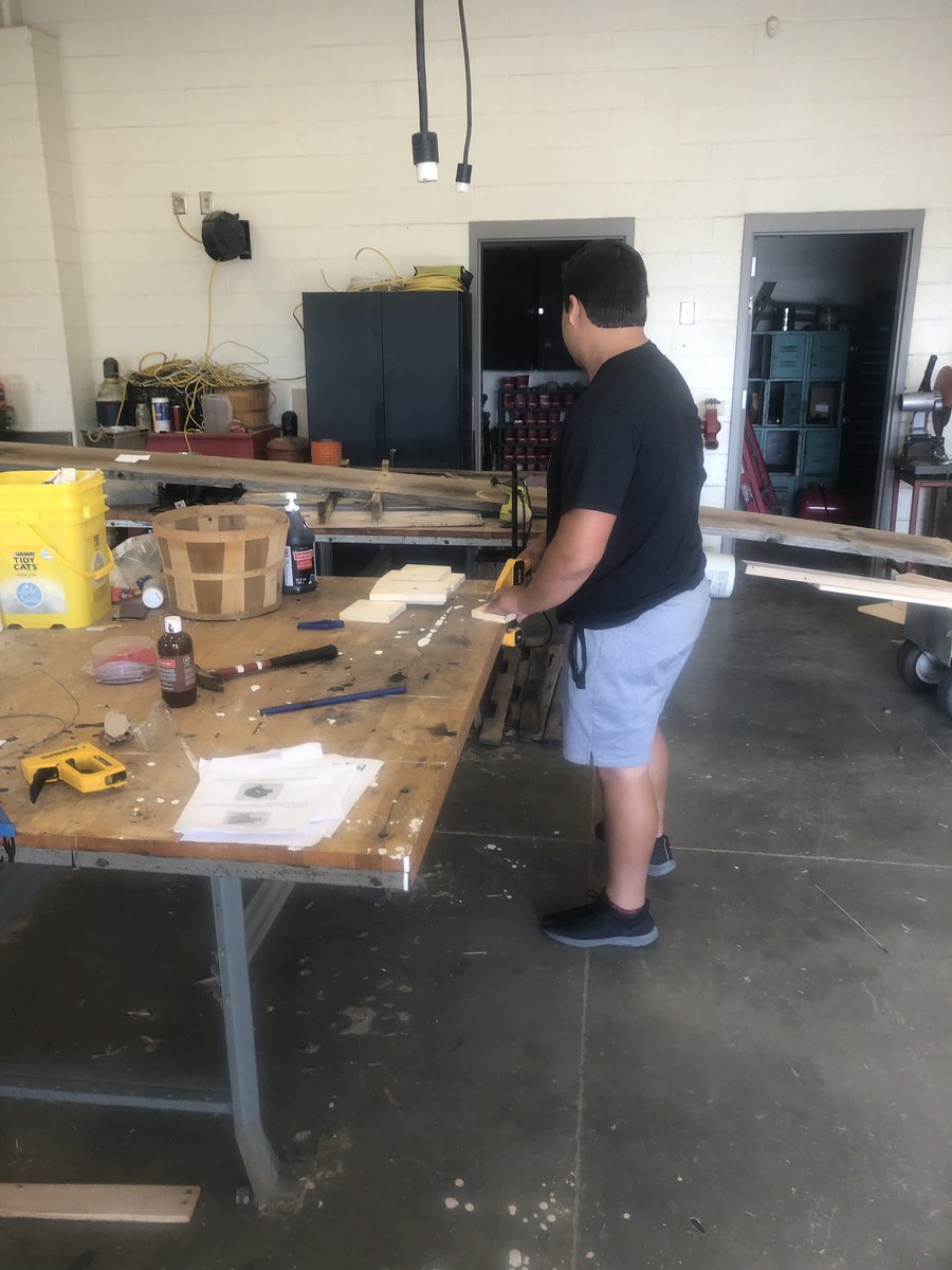 ScottyWHattaway's tweet photo. Spotted our Ag teacher/FFA Advisor @Ejackson_phsag getting after it @Pepperell_Pulse this morning. Hands on learning taking place everywhere. #TractorDriving #Poultry #BirdHouseBuilding #GoDragons https://t.co/n4YxCs3hG9