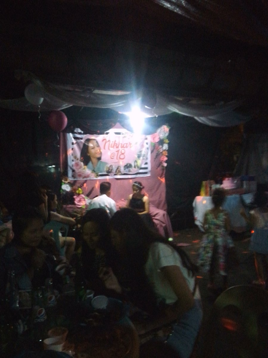 AlbaChristine16's tweet photo. Thanks  nik! Happy birthday ulit. Muwaaah
#Nikhar@18 https://t.co/wOSGMnLbP1