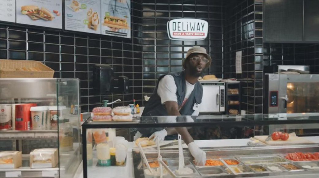 PhilippeGargov's tweet photo. Nouvel ajout à la playlist #FastfoodPop : cette scène entraperçue dans "Sur ma vie", de @NEMIRNEMS & @AlphonsoTheDon :
https://t.co/FtIvUztDRf https://t.co/ZvYK1LY9F4