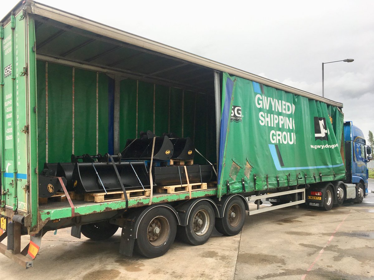 tony_pari71's tweet image. palletised GEITH excavator buckets loaded for Ireland ⁦@gwyneddshipping⁩ ⁦@Geith_Intl⁩ #ireland #construction #transportation #trucks #hgv