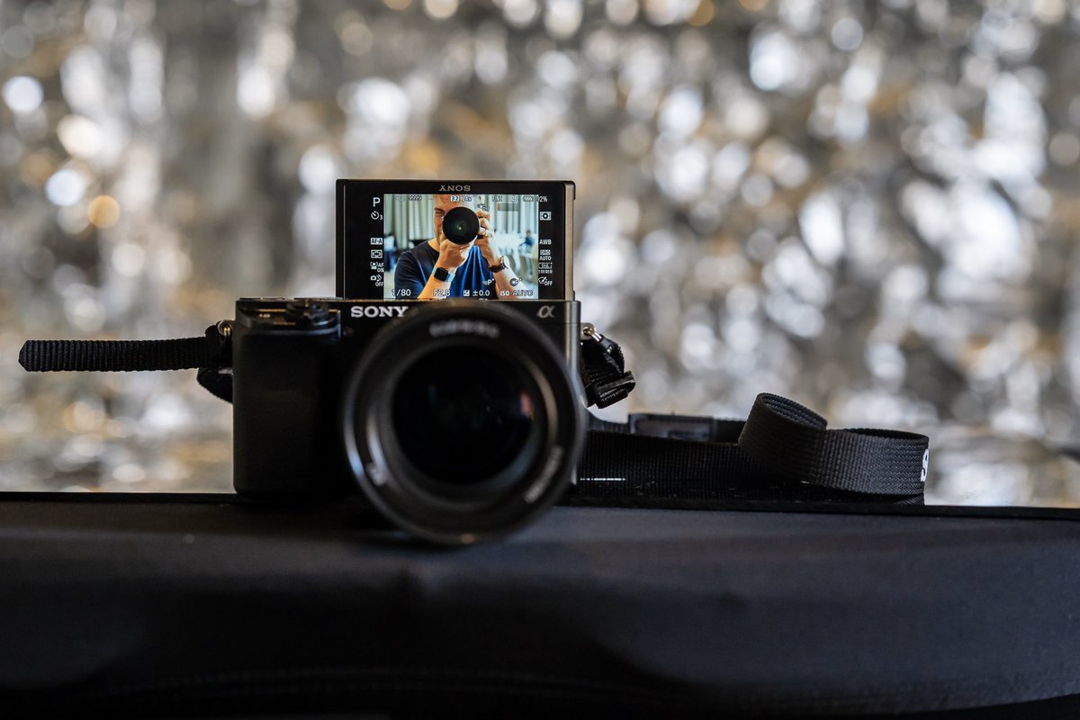 RafaelZeier's tweet photo. Endlich ein Nachfolger für die so fabelhafte wie preiswerte Sony A6000? Die eben vorgestellte #Alpha6100 sieht vielversprechend aus... 

... aber besser mal den Test und vor allem den tatsächlichen Preis abwarten.

https://t.co/w29qckh0BR https://t.co/mMuzyvNYlv