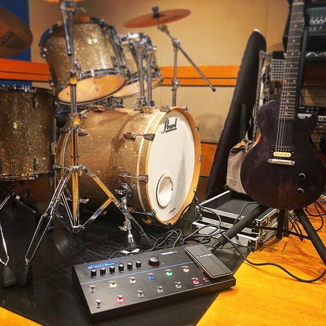 yoshihiko_t's tweet photo. Practiced at YYstudio in Ageo.
#guitar #line6 #line6firehawkfx #firehawkfx #gibson #gibsonlespaul #after5 #yystudio https://t.co/08oPkIhLZI