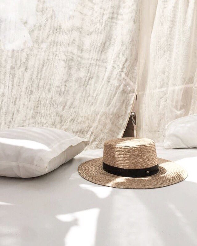 #HumpdayMood: Soaking in every last minute of summer while we can.✨How are you spending your last week of August?
#augustdays #summerdays