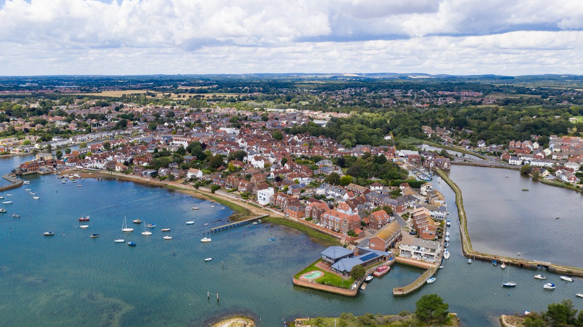 Hamptons_Chi's tweet photo. We are pleased to bring this beautiful new instruction to the market. Located in the ever popular town of Emsworth #water #seaside #townhouse #balcony #views

https://t.co/gqY13aGbSr

Call us today to view 01243 839399 https://t.co/QTksyK7p36