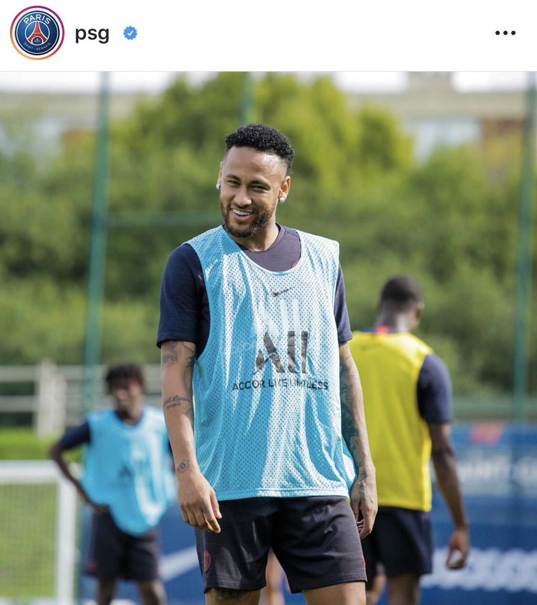 📸¡CURIOSO! El PSG ‘presume’ de NEYMAR en Instagram. ¿SE QUEDA? 

🔁RT= SÍ
❤️Me Gusta= NO