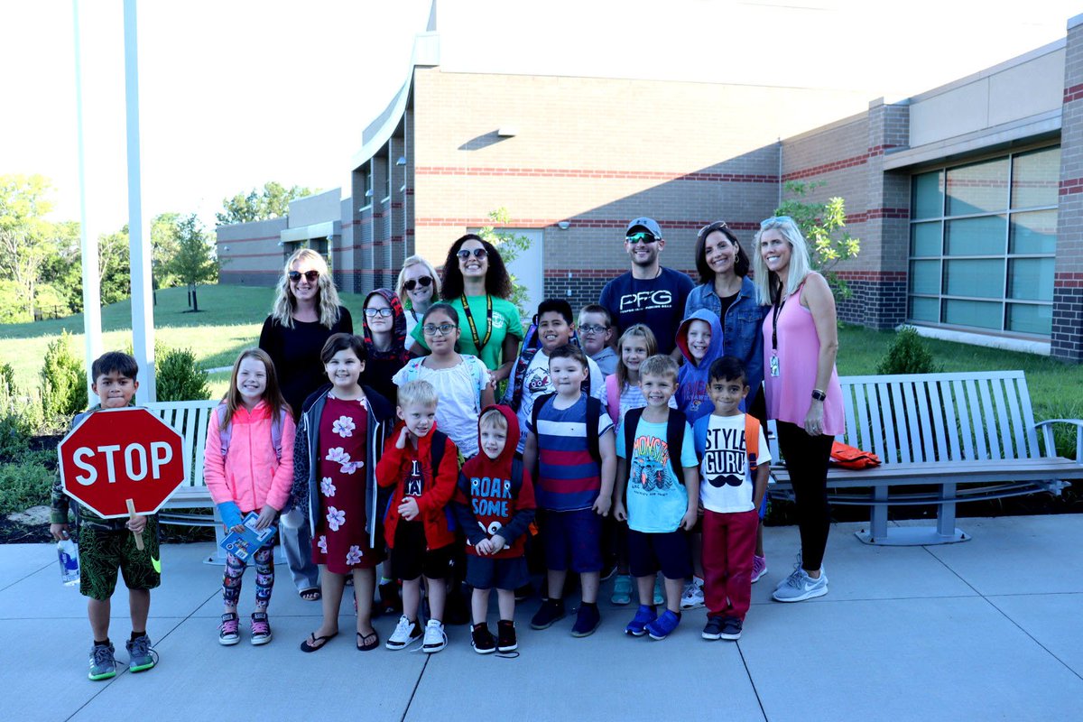 Great weather and a great turnout for our 1st Walking School Bus of the year. <a href="/BikeWalkKC/">BikeWalkKC</a> <a href="/OakGrove_202/">Oak Grove Elementary</a>