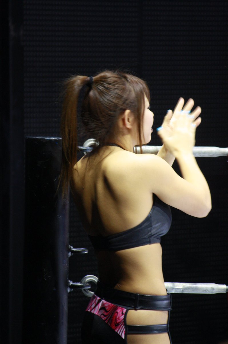 背中の綺麗な葉月選手好きです