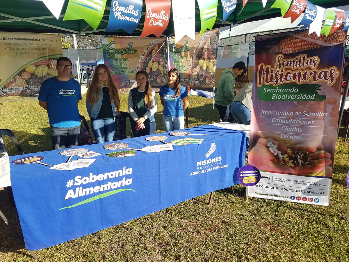 Sub_Dproductivo's tweet photo. 2DA FERIA DE SEMILLAS ZONA SUR!! 

"COMPARTIENDO NUESTRAS SEMILLAS, CONSERVAMOS LO NUESTRO"🤝🤝🌾🌱
#Ahora equipo técnico participan de la feria de semilla en el municipio de Apóstoles.

@AgriFam2016 
@martaferre 
@OttoGoritz https://t.co/PGjJyXnaVS