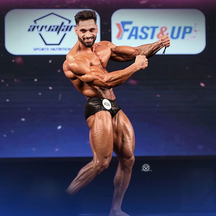indianbodybuild's tweet photo. Ranjeet Singh @ranjeet_singh_rick 💪🏻
#Repost
One of my fav pose to hit💪
.
#ranjeetsinghricky #peopleschamp #teamcorejailroad #eggon #ihffsquad #rippedupnutrition #classicphysique #onelove #onedream #hunk #inspire #class #shredded #shredz https://t.co/s0kQYgutLI
