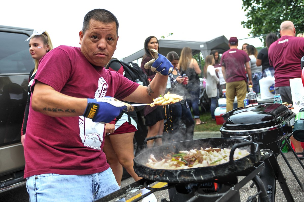 MorningsideEdu's tweet photo. Homecoming &amp; #Mside125th Weekend are three weeks from Friday. Are you signed up for the golf tournament on Friday? The big (free) party on Friday night? Get it done by Monday, Sept. 2, please and thank you! We can't wait to see you! https://t.co/HGQMKzX58w https://t.co/93KkPkm5N1