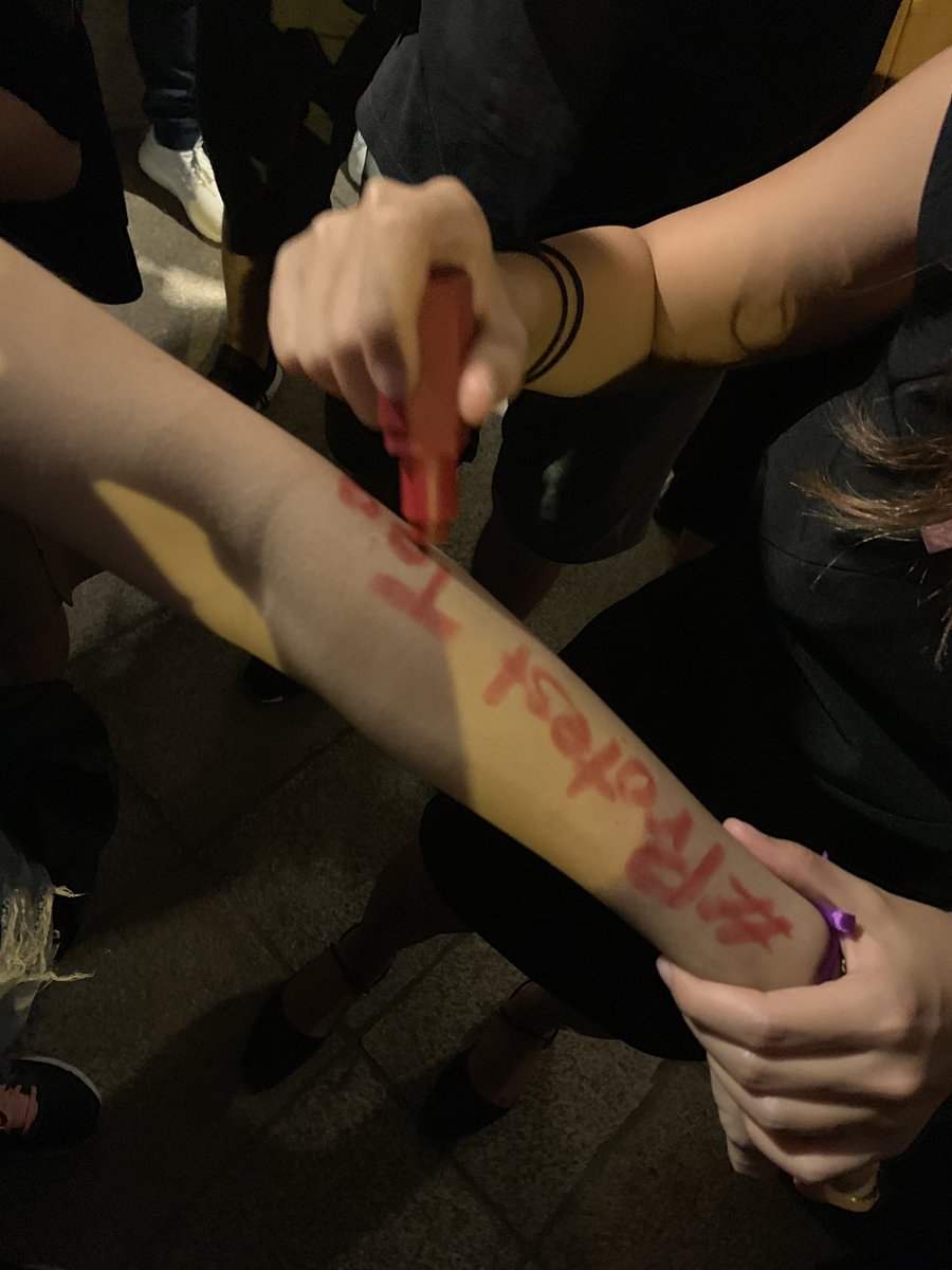 erinhale's tweet photo. My keyboard went rogue - don’t text and walk with claustrophobia - so repeating here
Wednesday’s #protestoo rally in Hong Kong was really unprecedented in the number of people rallying against sexual harassment from police - #metoo has largely failed here until now https://t.co/dvTpr58CwJ