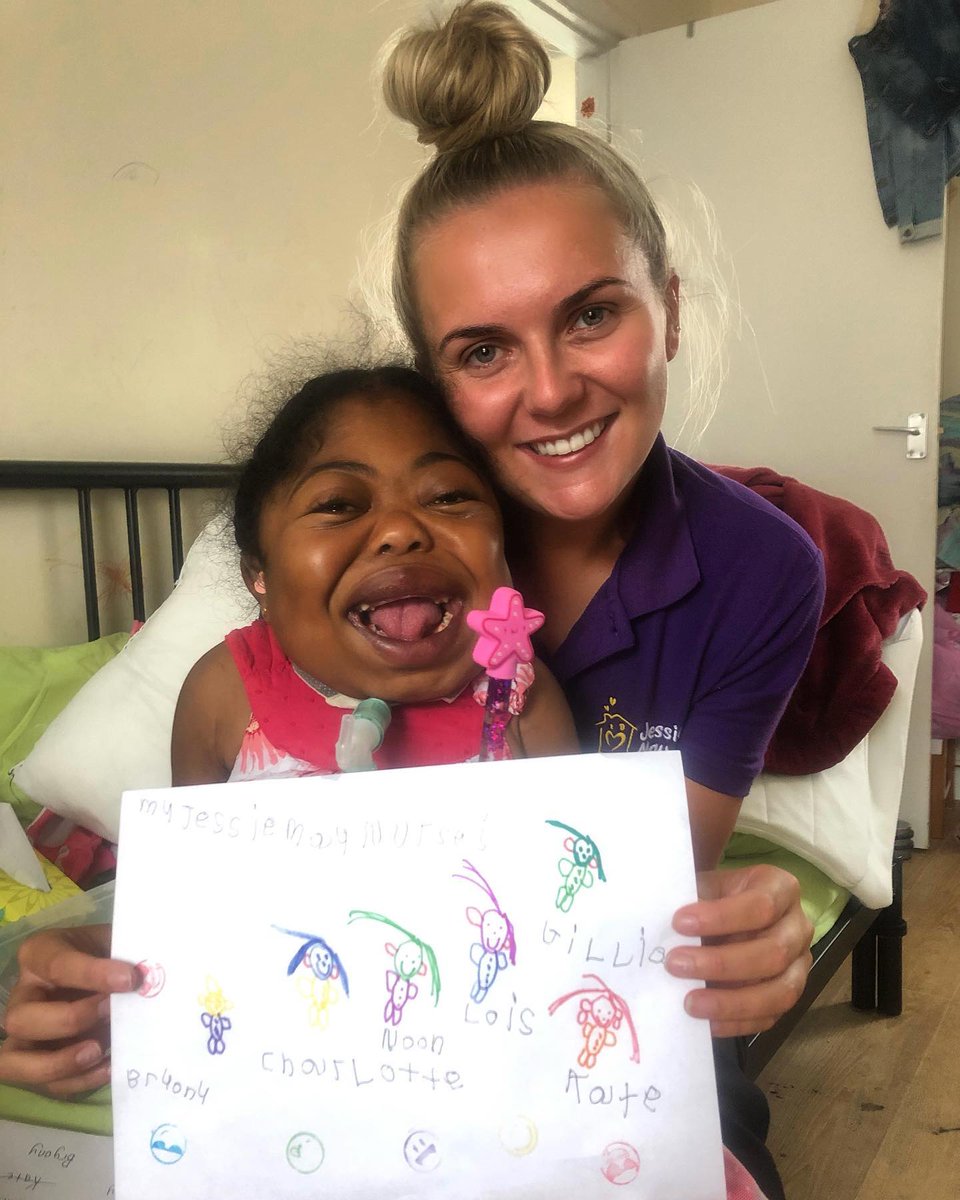 Even the rain couldn’t stop Noon from enjoying her visit with Lois and Bryony 🌧 

All 3 had a great time doing some arts and crafts, where Noon drew this amazing picture of all of her Jessie May nurses! 💜

#ArtyAfterNoon