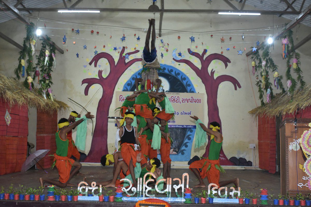 MundaTribal's tweet photo. Celebration of World Indigenous People day on 9 August 2019 at Sate Goverment's First Tribal University under the goverment scheme Vanbandhu Kalayan Yojana, Located at one of Espirational District of India Narmada. @HRDMinistry https://t.co/qdTKKJ2jaH