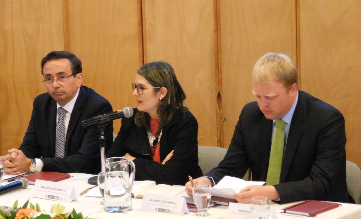 <a href="/MinHacienda/">MinHacienda</a> <a href="/UNGRD/">UNGRD🇨🇴</a> <a href="/MinAmbienteCo/">MinAmbiente Colombia</a> <a href="/urnadecristal/">Urna de Cristal</a> @PactoColombiaPE <a href="/PT_DNPColombia/">Pactos Territoriales</a> @ACRegiones #SilviaCalderón, directora de Ambiente y Desarrollo Sostenible DNP, instala evento #TerritoriosResilientes, enfatiza que la incorporación del análisis del riesgo de desastres contribuye a seguridad y sostenibilidad de inversiones, y debe estar en las etapas del ciclo de proyectos