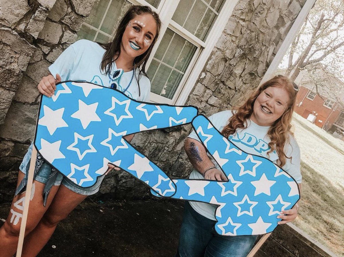 Happy #wlfeowednesday!! Tag a sister you’re living for today!! 💙💙