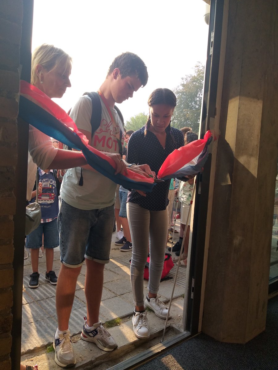 KonVisio's tweet photo. Hoera! De leerlingen van Visio Onderwijs in Huizen en Amsterdam zijn vandaag gestart in het nieuwe, gezamenlijke gebouw op de Burgemeester Eliasstraat 76 in Amsterdam. Een bijzondere en feestelijke dag! 🎉🎉🎉👍😃 https://t.co/sRuFOrOQvj