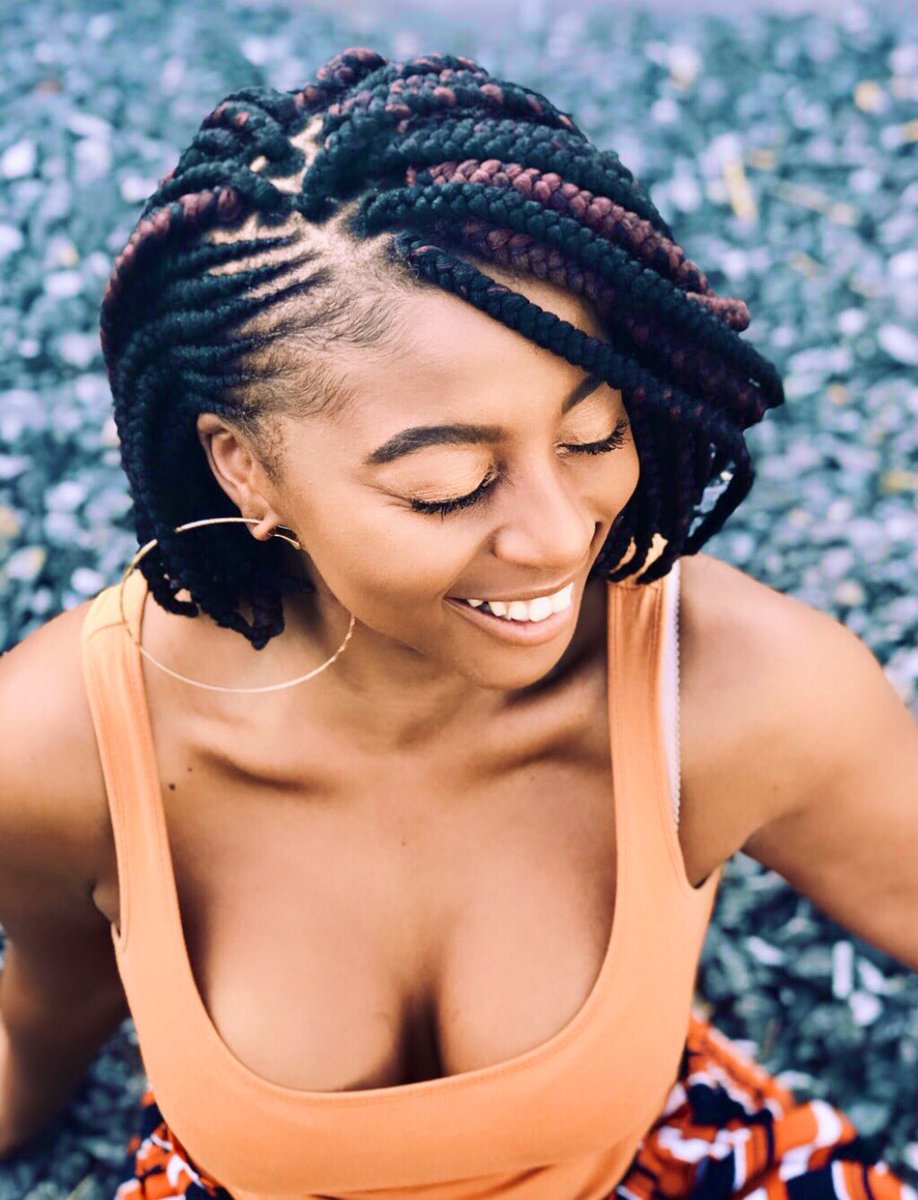 Madame_Shonsan's tweet photo. #AFROTEX has heard all your cries & come out with a line of fibre : #DrBraid that is ANTI-BACTERIAL, itch-free, soft & pre stretched! So I went straight to https://t.co/RBKDpB2wnB & I ordered, It came to my door & I could braid in the same week! WAH LAH!!! 💇🏾♀️🥰🎉#Iloveafrotexsa https://t.co/4d1DEhByrq