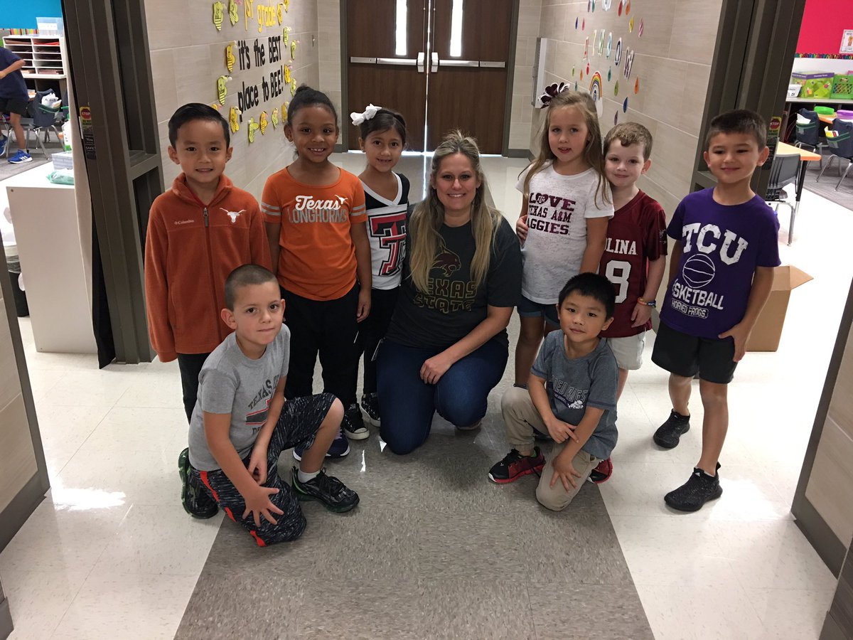 SmithsBobcats's tweet photo. College day at school!! #KISDCollegeColors  @SunsetValleyES #eatEmUpCats https://t.co/WlgoL4cQ0y