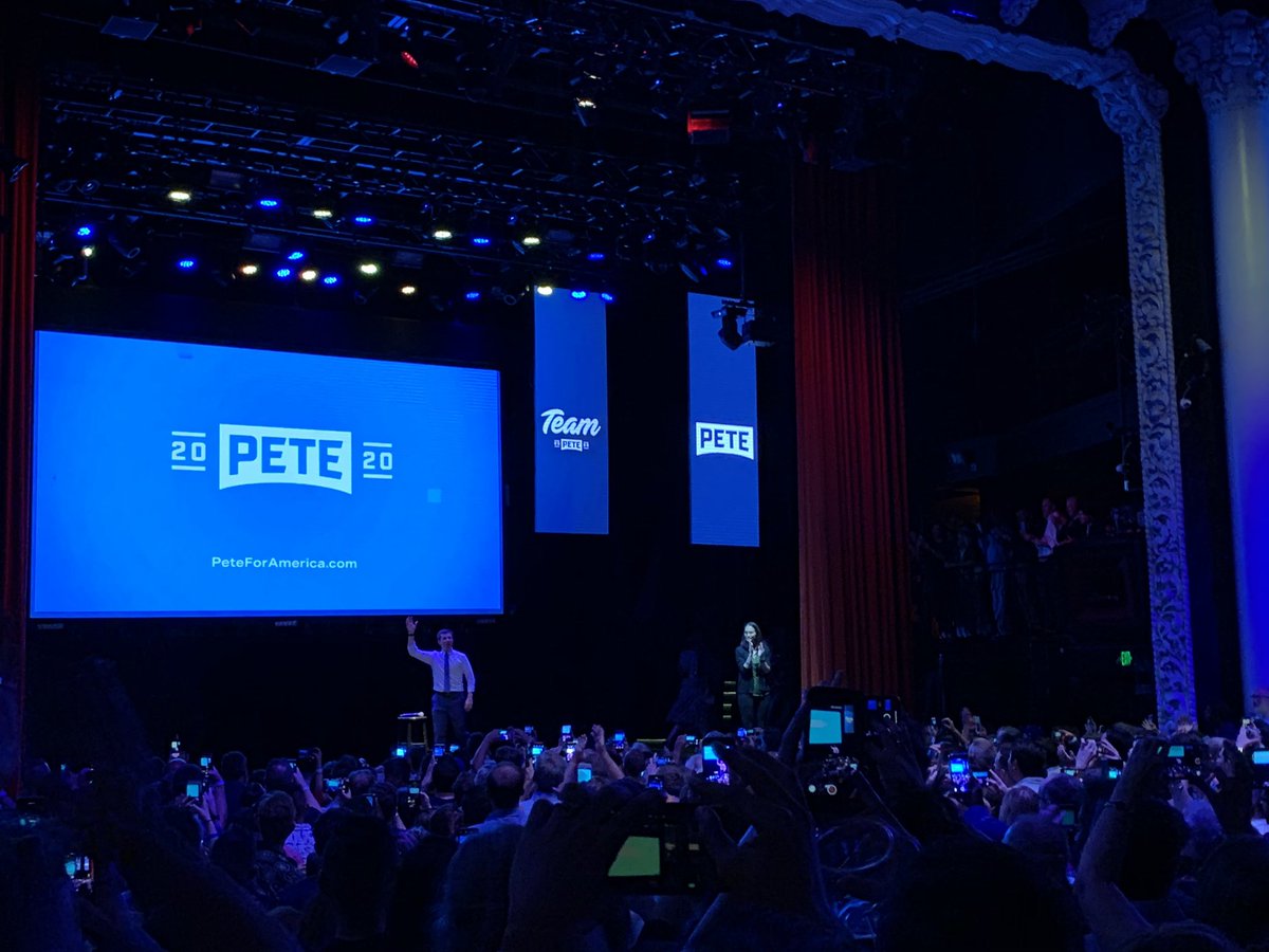 LosAngeles4Pete's tweet photo. With about 20 volunteers who made it out last evening, Los Angeles for Pete joined with a handful of our sister groups to lend support at Pete’s event last night in Hollywood! Great turnout and great experience for all! #peteforamerica #TeamPete #Pete2020 #pfa https://t.co/i9dG52ArRN