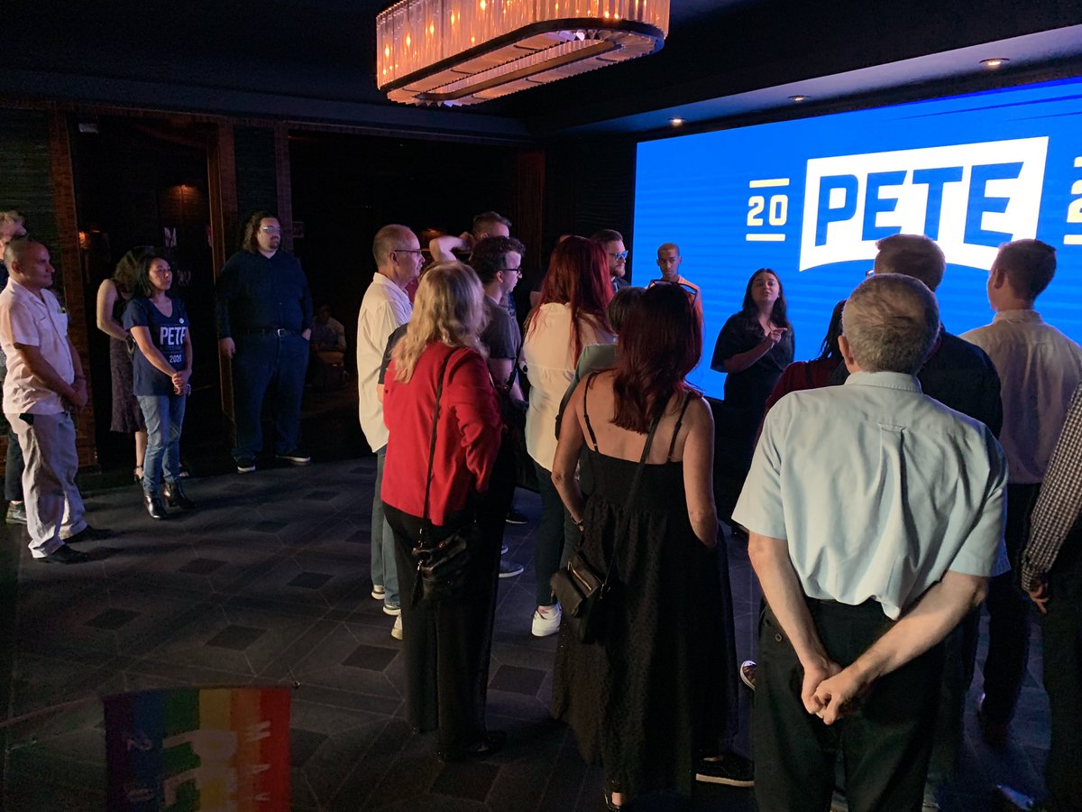 LosAngeles4Pete's tweet photo. With about 20 volunteers who made it out last evening, Los Angeles for Pete joined with a handful of our sister groups to lend support at Pete’s event last night in Hollywood! Great turnout and great experience for all! #peteforamerica #TeamPete #Pete2020 #pfa https://t.co/i9dG52ArRN