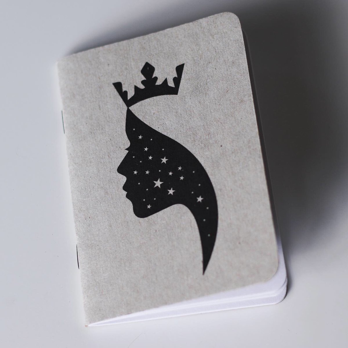 thirdeyefc's tweet photo. The star of our prize packs are these custom printed pocket notebooks, perfect for all your transfer and Wildcard planning! 

These 100% recycled notebooks were lovingly printed in Portland, OR by @scoutbooks with vegetable-oil based dyes. 🌱🌱

Cover features our Mystical Queen. https://t.co/chmoEyFXec