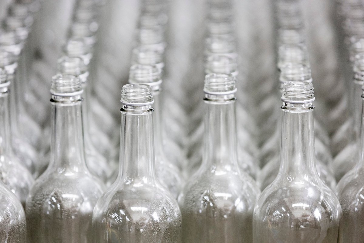 Glass_Int's tweet photo. In this week's newsletter we have stories from #Vetropack, @AeggPackaging, @ZeroWasteScot, @BritGlass, @GlassTesting, @LibbeyEurope, #RamseyProducts, #DAOldfield and @StolzleSpirits. 
https://t.co/1HFuQJFvM8
#firstwiththenews #glassindustry https://t.co/zBeoSfCTCP