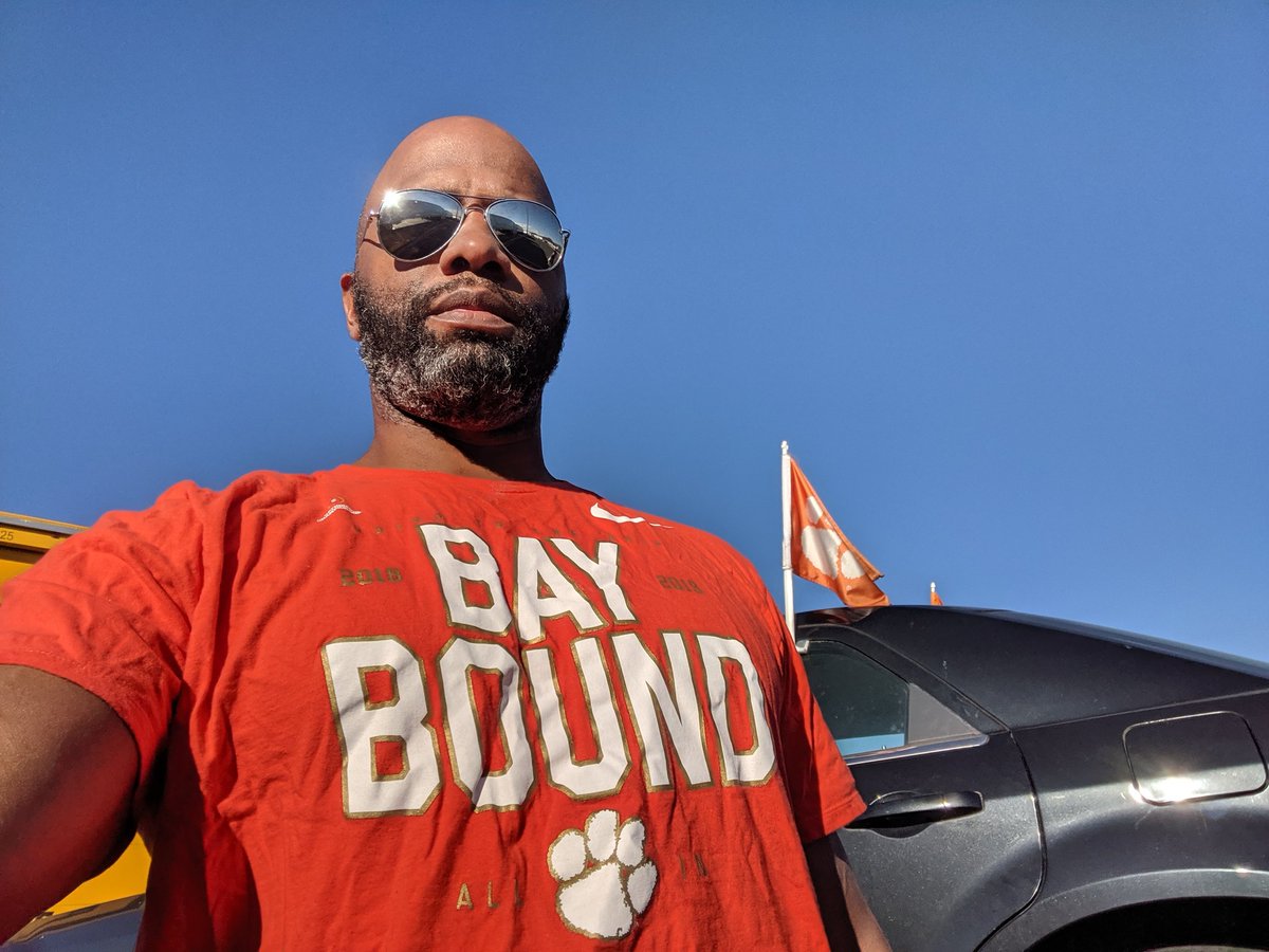 ant_pruitt's tweet photo. Shirt for today's monumental crossing of the California border. #OperationRelocation #EpicRoadTripCA #ALLIN https://t.co/htXf6MFZ1U