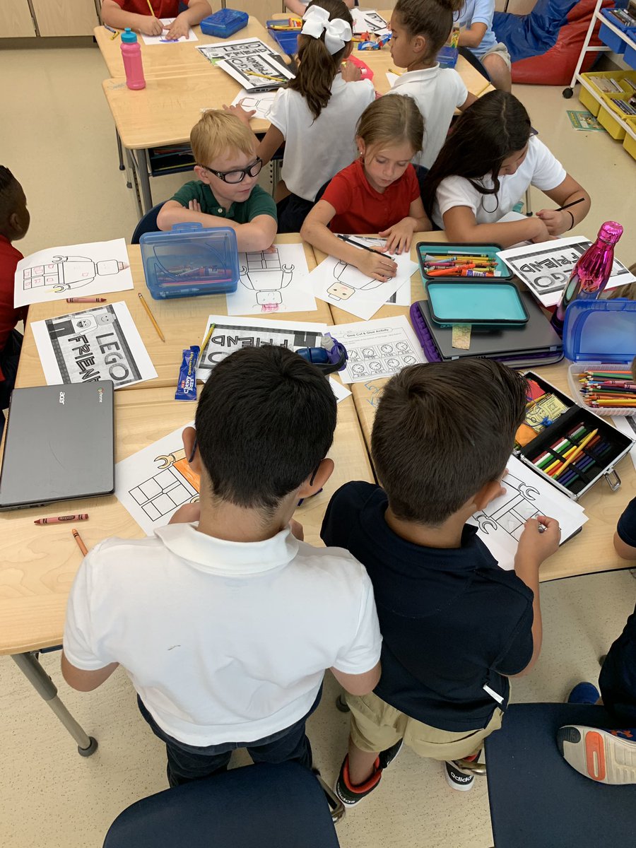 nlcastillo2's tweet photo. Third grade is working with LEGO mini figs on Empathy and Social- Emotional skills. @BSGSCSFoster @allyson_moron @kgann10 @BrockTigers #brockrocks #everythingisawesome https://t.co/eIyf1UnKl9
