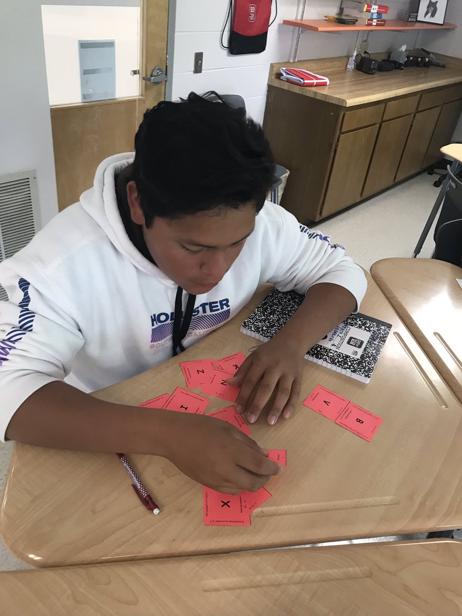 MAI_HardyMath's tweet photo. Math puzzles?? 🧩  Fun in Math 1 @MAI_Principal https://t.co/PbHnu3HGIu