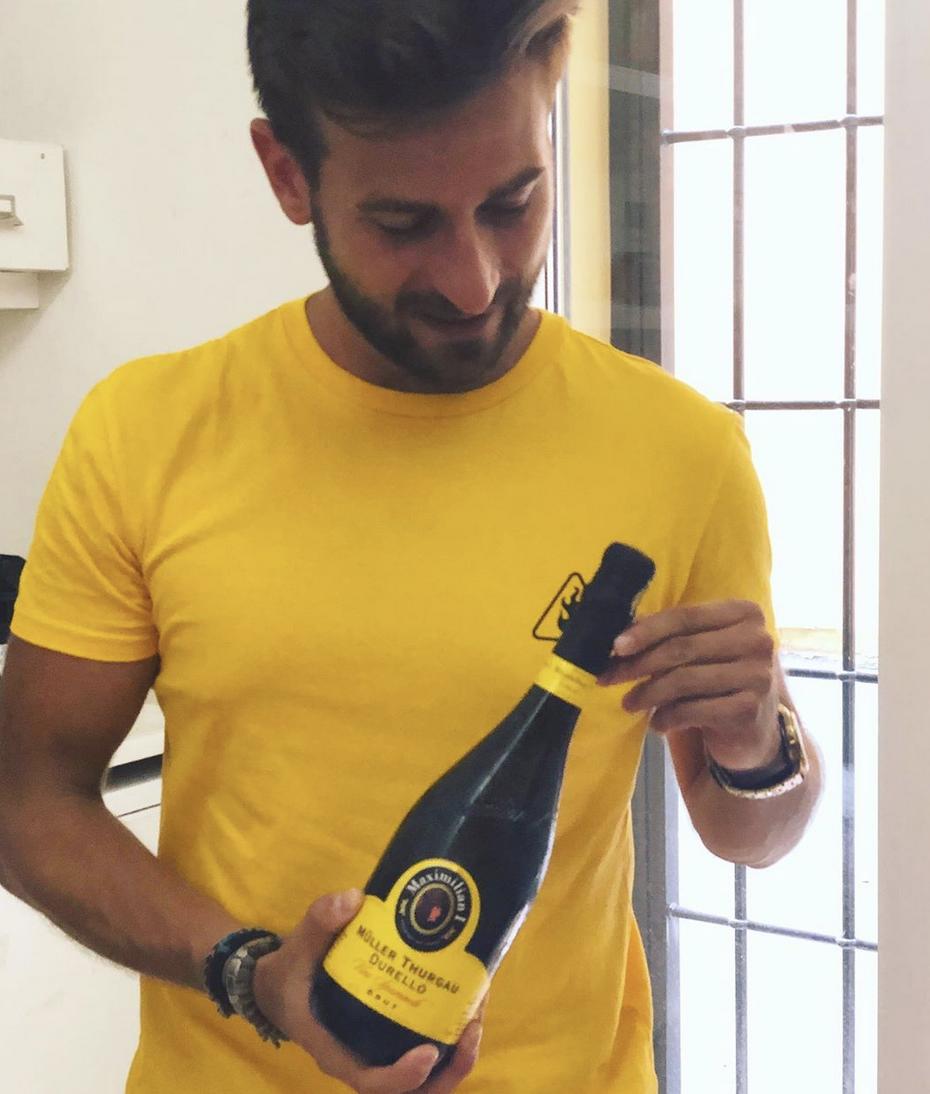 Tickete_it's tweet photo. Tanti auguri di buon compleanno al nostro #salesmanager Fabio! 💪 https://t.co/Gc5Q9bFUM7