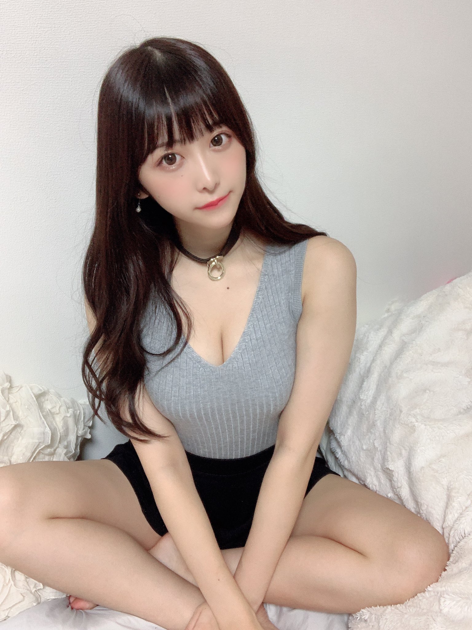 Guのノースリーブニットを完全に着こなしている画像に興奮する方続出 話題の画像プラス Guのノースリーブニットを完全に着こなしている画像に興奮する方続出 話題の画像プラス