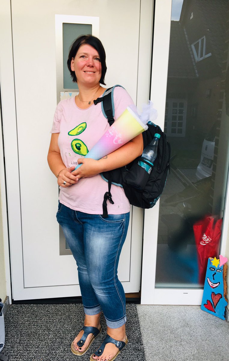 steffiskinder's tweet photo. Heute geht’s los 😄
Ich werde noch einmal eingeschult 🙈
Meine Mutter hat extra eine Schultüte für mich geschickt ❤️

#einschulung2019 #einschulungdiezweite #einneuerwegbeginnt #neuanfang #schultüte #vonmama #ausbildung2019 #momof4kids #familienlebenxxl #diehappes https://t.co/ZhduxTh4mN