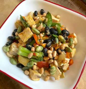 vegetarianTRVLR's tweet photo. πͺ πͺ @biancaphillips: Quick wknight dinner on the table in 10 MIN - made the rice last night!
#Stirfry w/ tofu & #vegetariantraveler topping w/ frozen veggies & brown rice!
#protein #plantprotein #fitvegan #healthysnacks #plantbased #proteintoppers #vegan #vegantraveler https://t.co/fyDIqsadCM