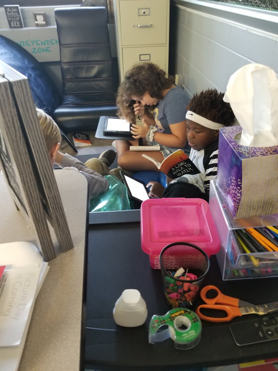 MsJacobi93's tweet photo. I love seeing my kiddos using my new flexible seating options during independent work time! #13succeeds https://t.co/LVPrAG2ZZr