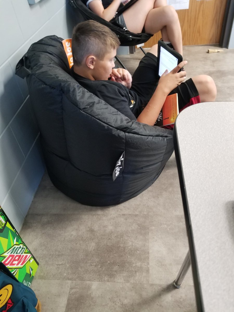 MsJacobi93's tweet photo. I love seeing my kiddos using my new flexible seating options during independent work time! #13succeeds https://t.co/LVPrAG2ZZr