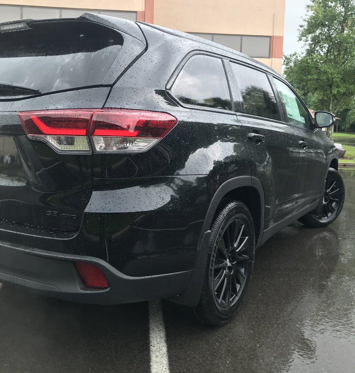 Toyota_Store's tweet photo. For an impressive statement, the “Midnight Black” Highlander sure does leave an impact.
#TheAutomile
•
•
Any questions or want to schedule a test drive? 
Contact us at Beechmont Toyota!
———————
8667 Beechmont Ave
Cincinnati, OH 45255
(513)388-3800
•
•
#Toyota #Highlander https://t.co/oJwWguv5DG