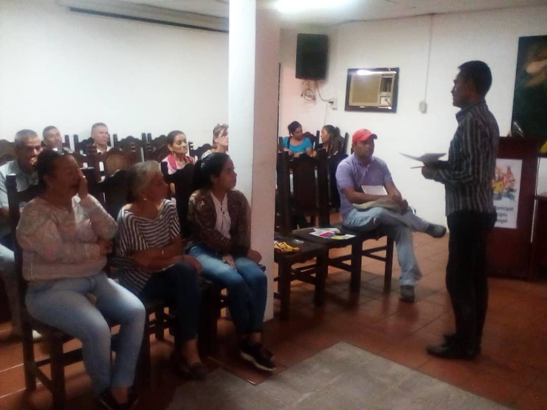 Jean_C_Olmos's tweet photo. Discusión y debate del #Boletin168 con el Personal de la Prefectura (Prefectas) del Mcpio. #RafaelRangel y el Concejo Mcpal. (Concejales), Dando así cumplimiento con la orientación del @PsuvTrujillo19 @NicolasMaduro @dcabellor @ANC_ve #VenezuelaTierraDePatriotas @Gerardo4fPsuv https://t.co/sEusMMn48H