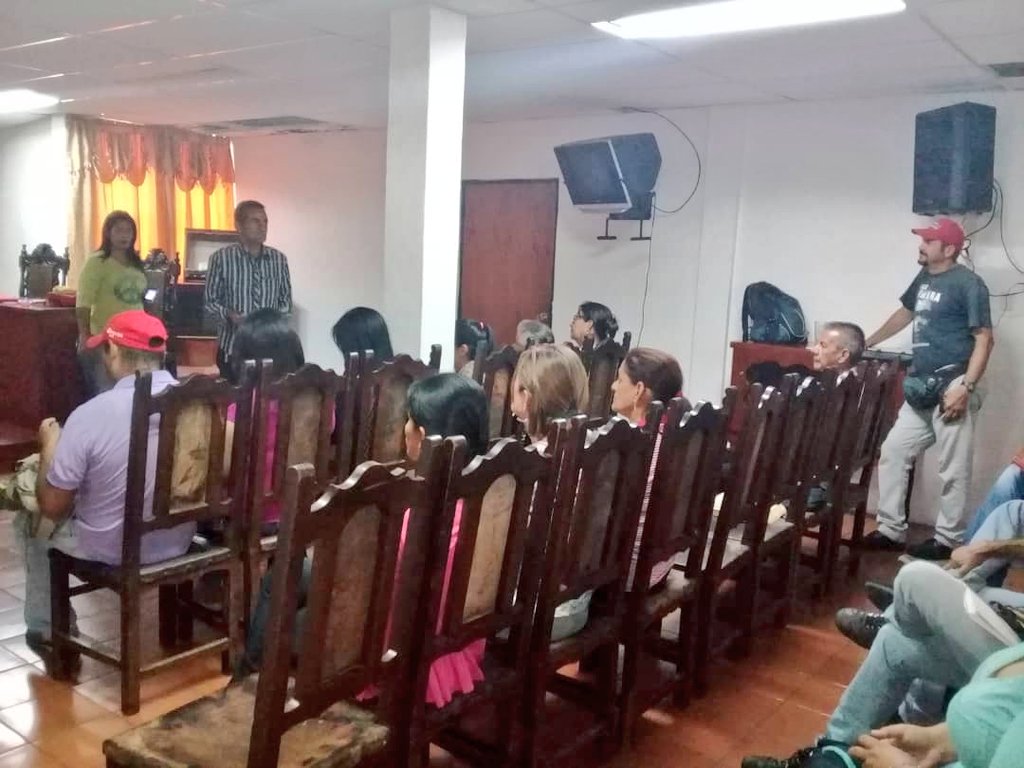Jean_C_Olmos's tweet photo. Discusión y debate del #Boletin168 con el Personal de la Prefectura (Prefectas) del Mcpio. #RafaelRangel y el Concejo Mcpal. (Concejales), Dando así cumplimiento con la orientación del @PsuvTrujillo19 @NicolasMaduro @dcabellor @ANC_ve #VenezuelaTierraDePatriotas @Gerardo4fPsuv https://t.co/sEusMMn48H