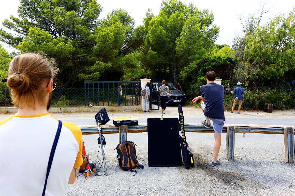 VilleFrontignan's tweet photo. 🎬 Ça tourne ! L'équipe d'@UnSiGrandSoleil, la série à succès de @France2tv, était du côté des #Aresquiers à #Frontignan pour y effectuer quelques prises de vues... 

#VilledeFrontignan #GrandSoleil #unsigrandsoleil #serieTV #France2 #feuilleton #tournage #coulisses #backstage https://t.co/6RvTxRfZew