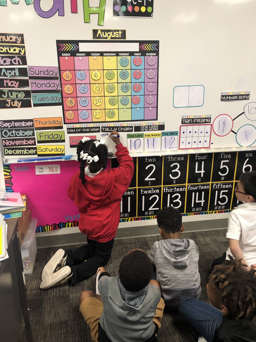 Janaejackson87's tweet image. Student led instruction is my favorite 💕 #mathroutines #plummerstrong