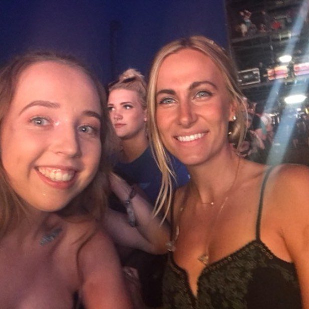 archivejennaa's tweet photo. jenna with fans recently https://t.co/131Wbfix1h