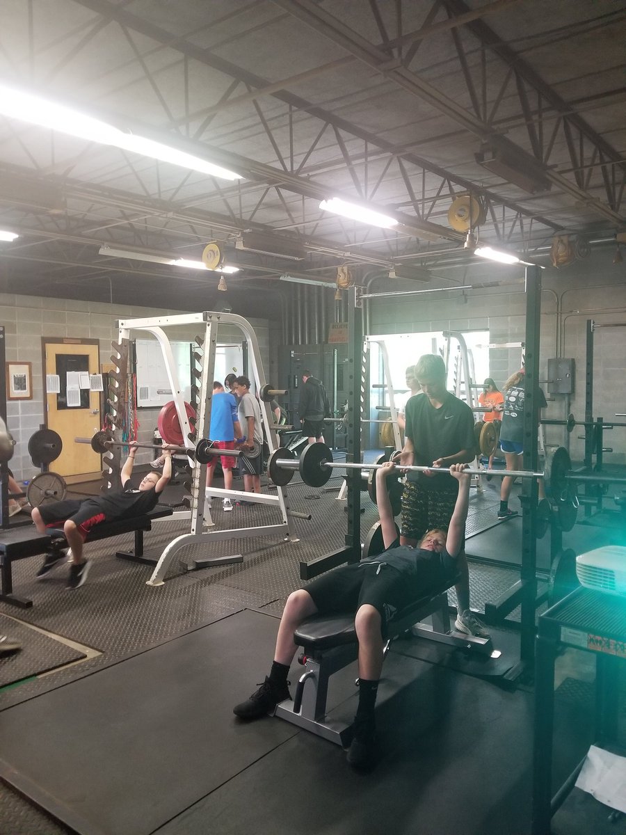 CoachCreason21's tweet photo. Lathrop Jr High weights class getting after it this morning!
#RackPerformance #RollMules https://t.co/bRxyKQsdRh